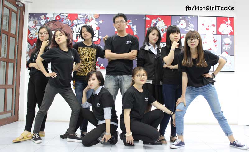 Nhóm tác giả Hot Girl Tắc Kè