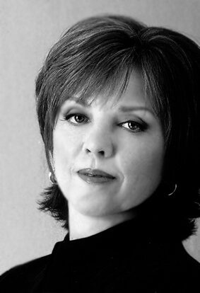 các tác giả có thu nhập cao nhất năm 2015 Nora Roberts