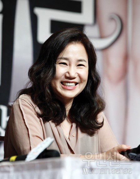 biên kịch Kim Eun Sook