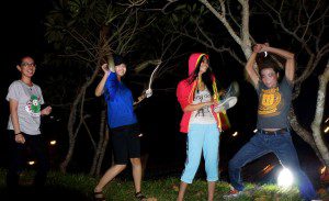 halloween ở nghĩa trang hạnh phúc-7