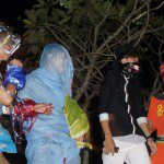 halloween ở nghĩa trang hạnh phúc - 3