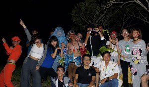 halloween ở nghĩa trang hạnh phúc -2