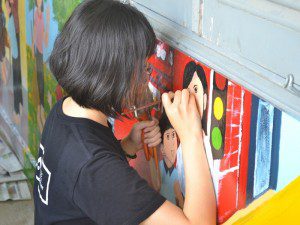 vẽ tranh trên tường học viên Viện Truyện tranh và Hoạt hình 4