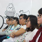 lắng nghe chia sẻ của giảng viên tại lễ khai giảng Viện Truyện tranh và Hoạt hình