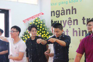 tham gia trò chơi giao lưu tại lễ khai giảng Viện truyện tranh và Hoạt hình 12