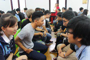 tham gia trò chơi tại lễ khai giảng Viện truyện tranh và Hoạt hình 6