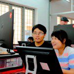 Học viên ngành hoạt hình CMA thực hiện bài tập trên máy